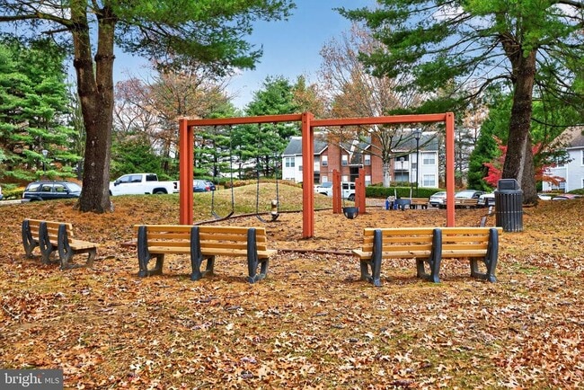 Building Photo - 511 Diamond Dr