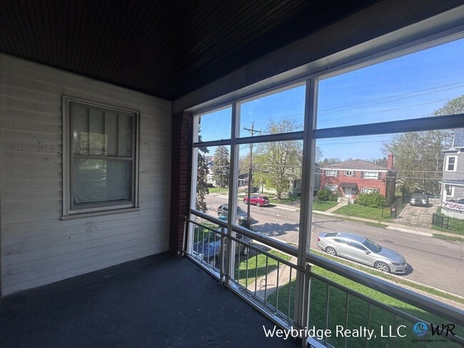 Building Photo - 862 Academy Ave