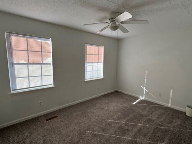 Building Photo - CountryPlace Townhomes off Lakeside Drive