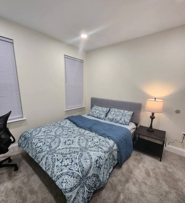 Building Photo - 708 N Madeira St