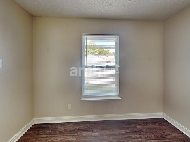 Building Photo - 6737 Amber Springs Way