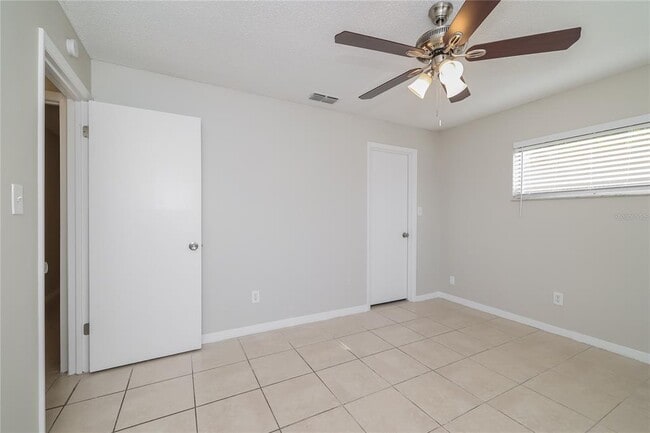 Building Photo - 1829 Columbine Dr