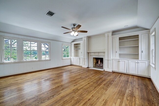 Building Photo - 3020 San Felipe St