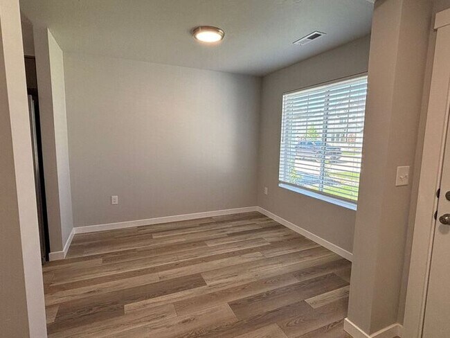 Building Photo - Roe Street Townhomes