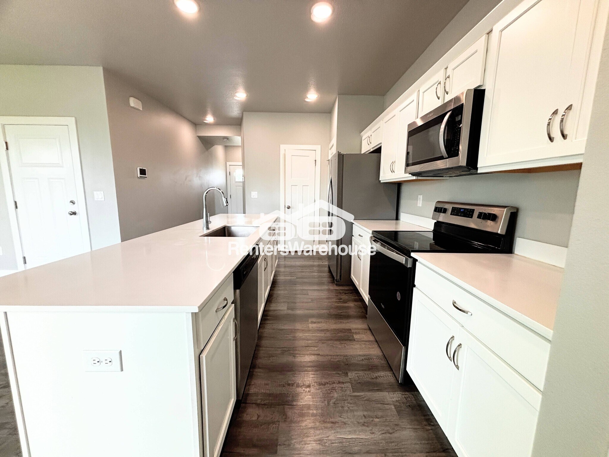 Building Photo - 15231 Deerview Dr