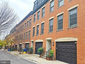 Building Photo - 12 S Regester St