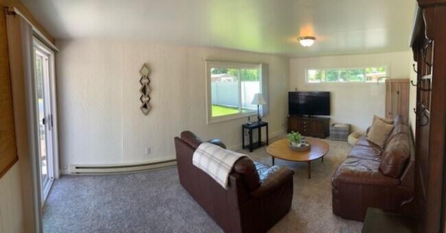 Building Photo - Beautifully Updated 3 Bedroom 1 Bath Home in the Spokane Valley