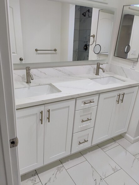 Building Photo - 9911 Voyager Cir