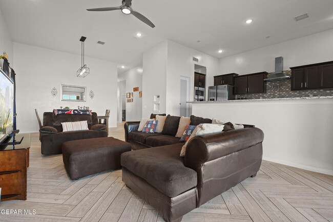 Building Photo - 3729 Surmise St