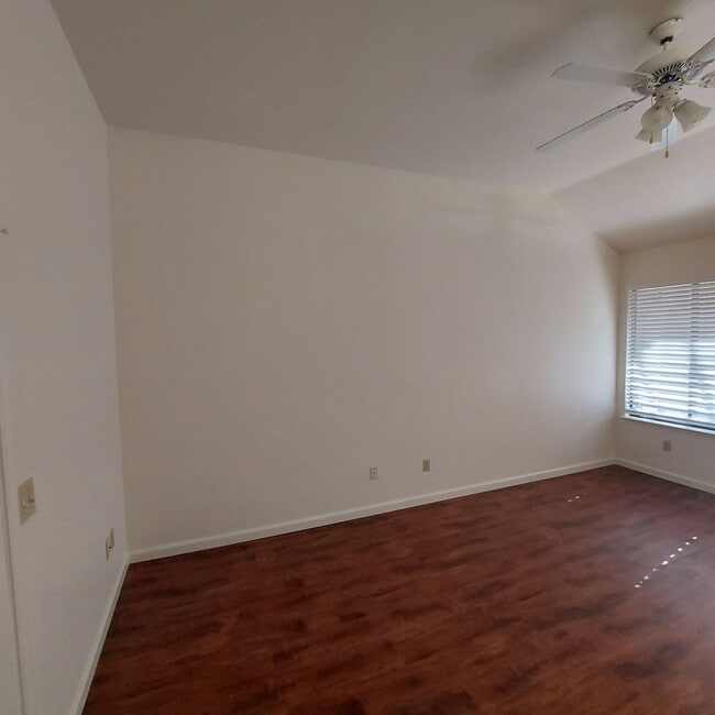 Building Photo - Nice 3bed and 2 bath home; excellent Roseville location