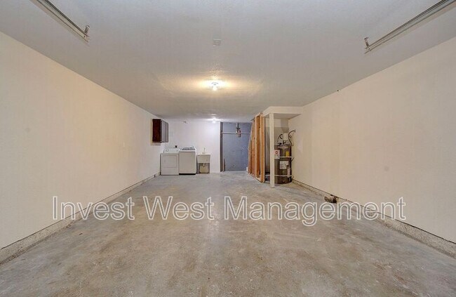 Building Photo - 224 NW 12th Ave