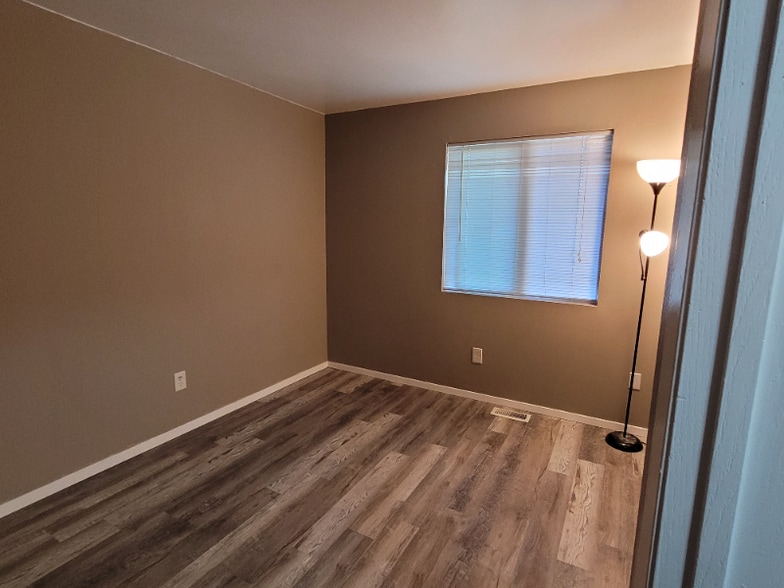 Building Photo - 609 Bennett Ave