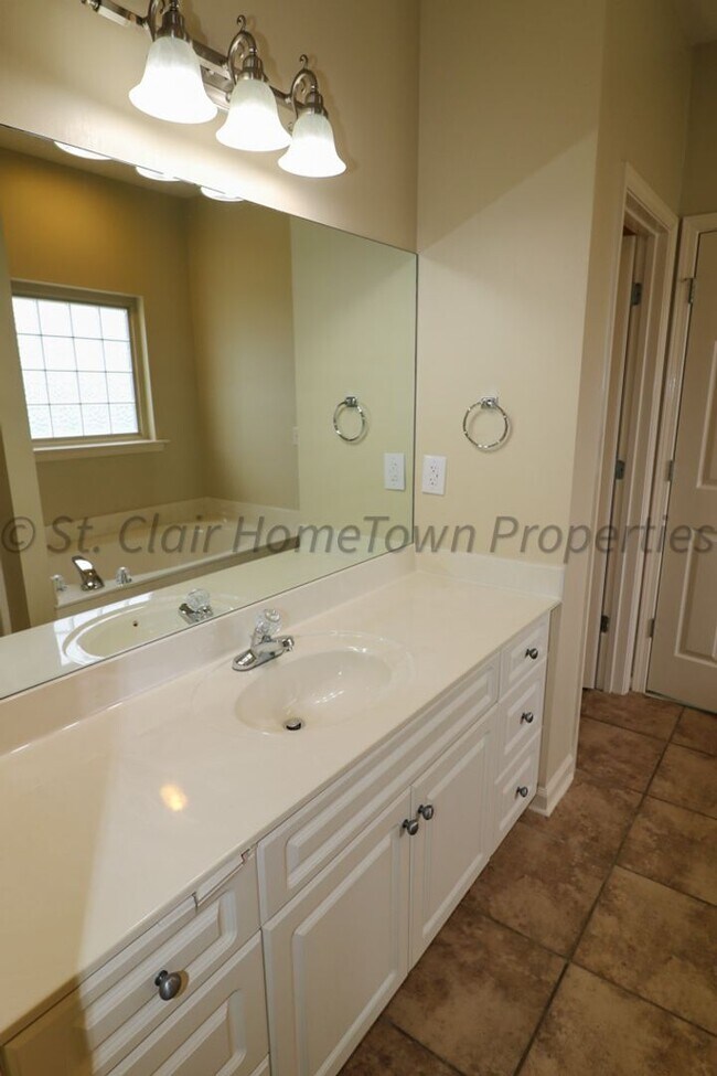 Building Photo - Large Family Home in Moody AL