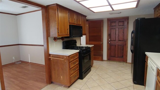 Building Photo - 3511 Monument Dr