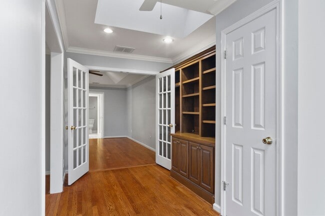 Building Photo - 2013 Fox Ridge Rd