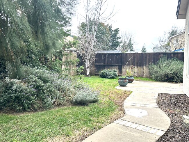 Building Photo - 238 Westbury Ln