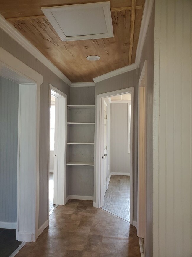 Building Photo - 151 Circle Dr