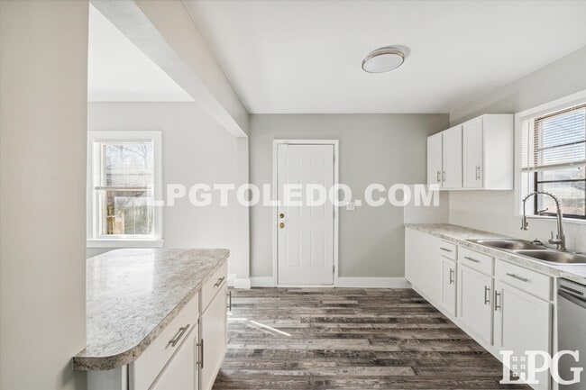 Building Photo - 4117 Thornton Ave