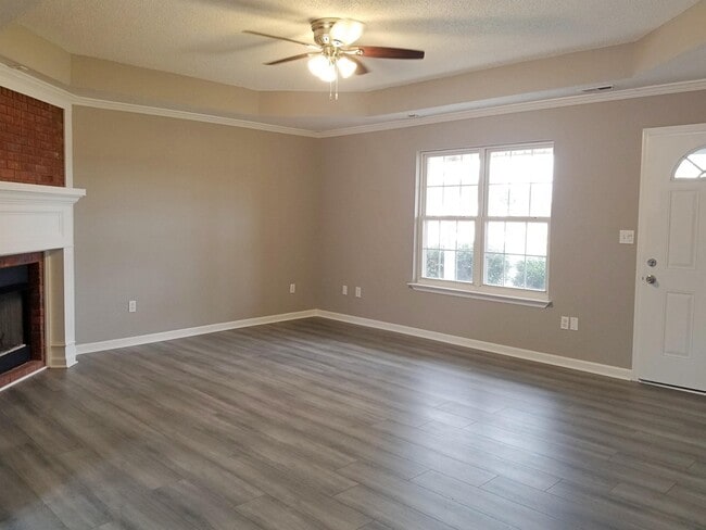 Building Photo - 323 Willow Oak Dr