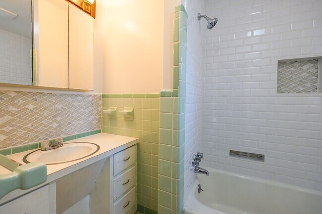 Building Photo - 3209 Pine Brook Ln