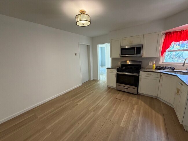 Building Photo - 619 38th St