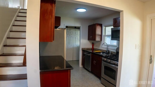 Building Photo - 55 W Iselin Pkwy