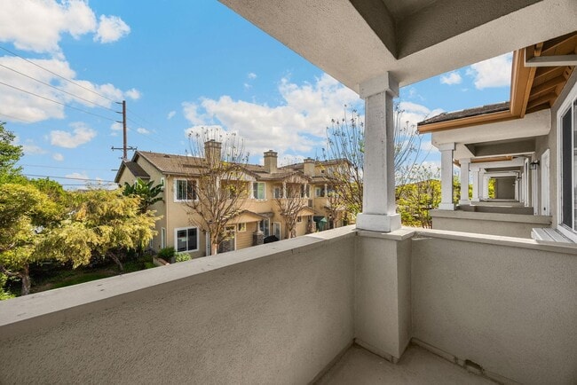 Building Photo - Adorable 2 Story 3 Bed 3 Bath Condo Gated Community