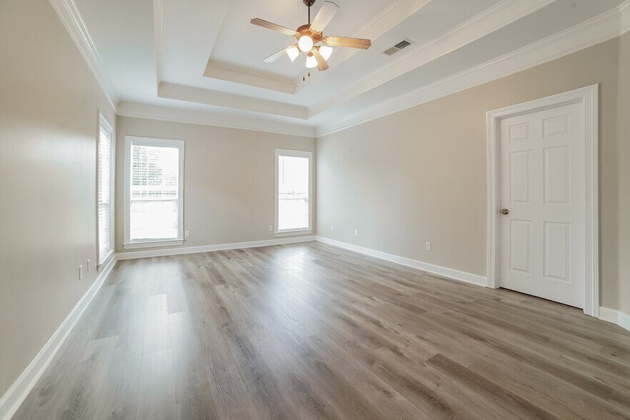 Building Photo - 2875 Liverpool Ln