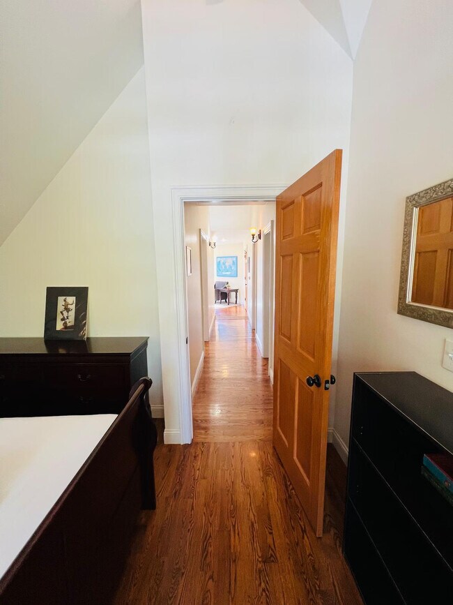 Building Photo - 3209 W Fairview Pl