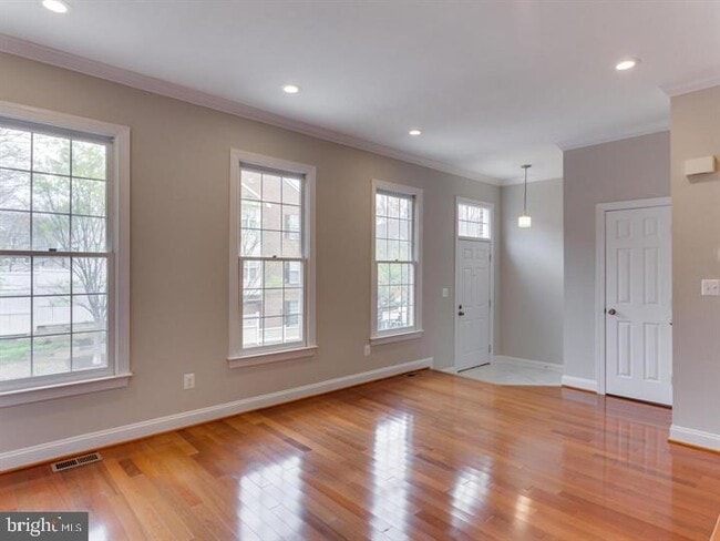 Building Photo - 9421 Van Arsdale Dr