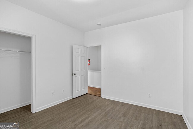 Building Photo - 2145 Hollywood Dr NW