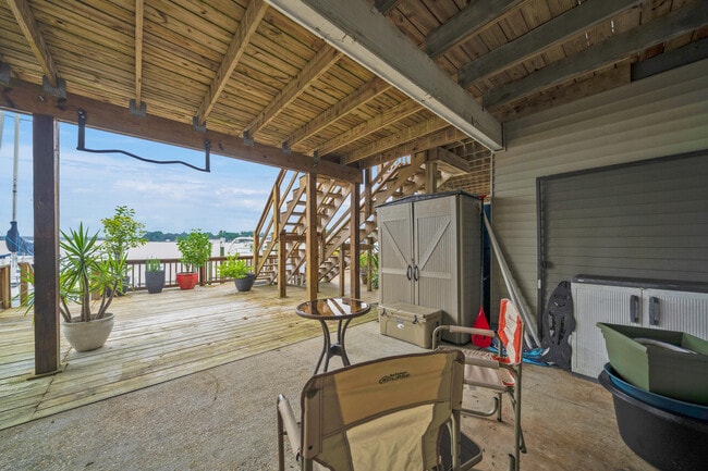 Building Photo - 206 Snug Harbour Dr
