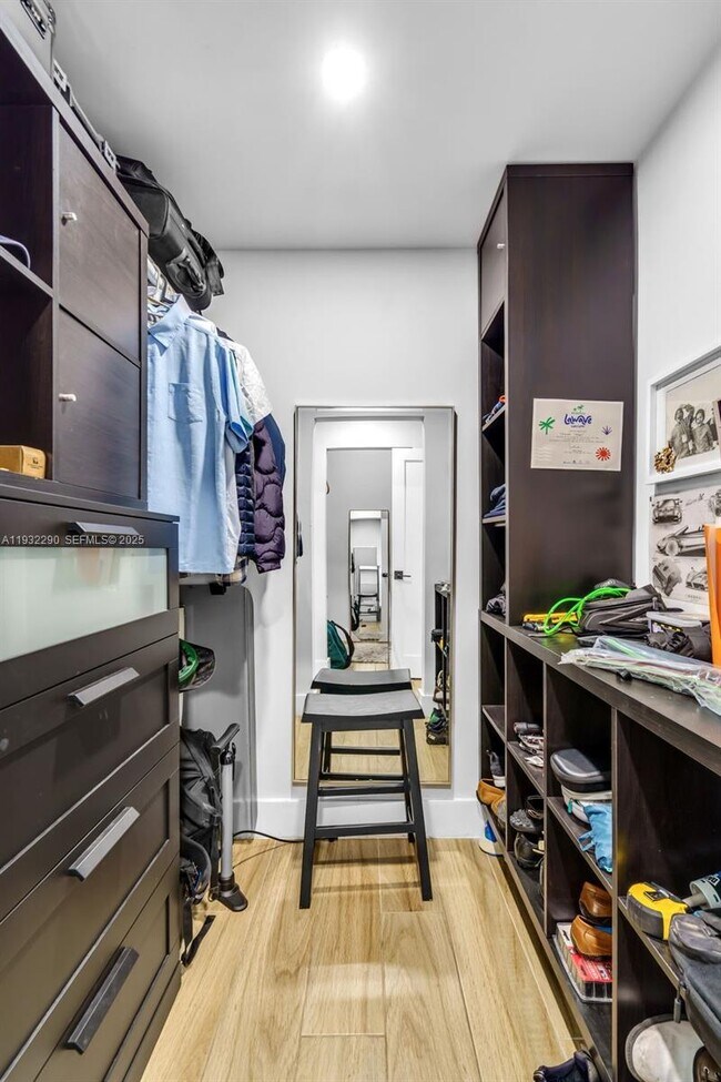 Building Photo - 653 Glenridge Rd