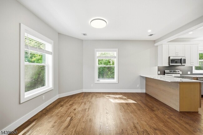 Building Photo - 40 Jardine Rd