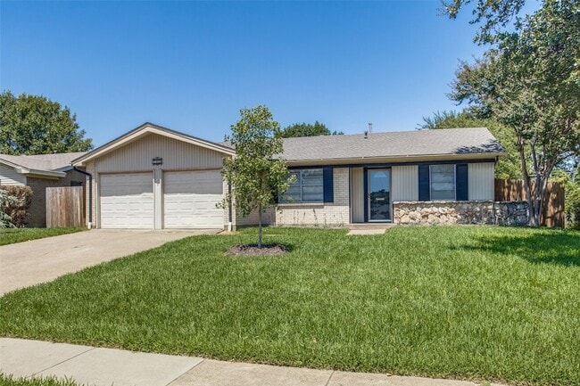 Building Photo - 702 Melrose Dr