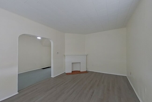 Building Photo - 1473 Thomas Ave