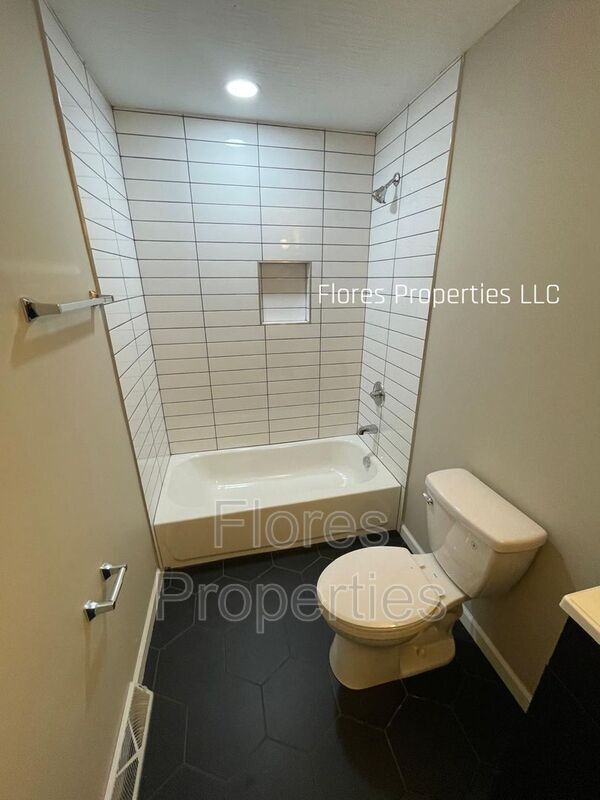Building Photo - 2561 Milverton Way