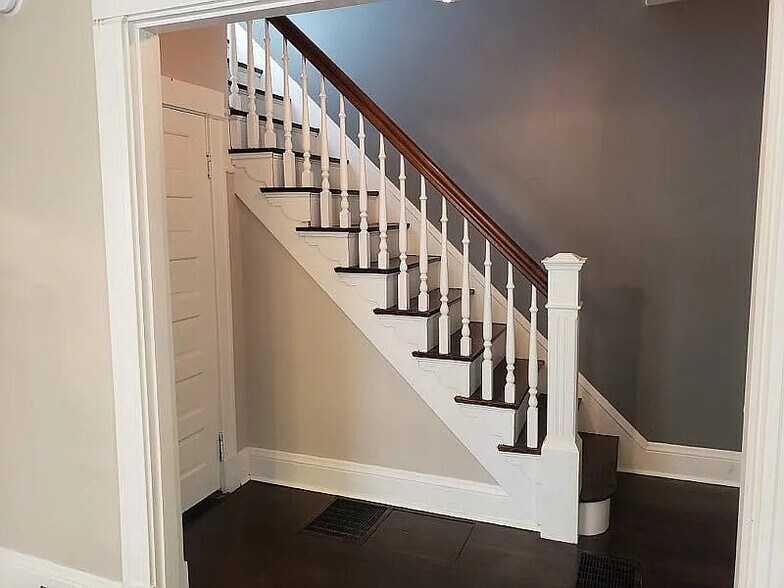 Stairs - 303 E 21st St