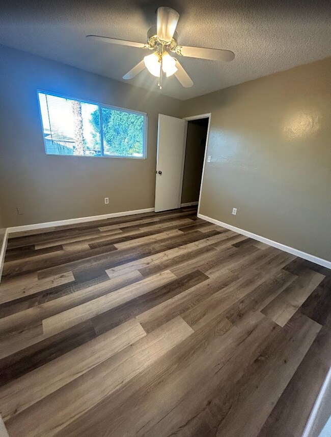 Building Photo - 3 Bed, 2 bath in SW