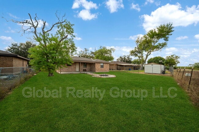 Building Photo - 309 Meadow Dr