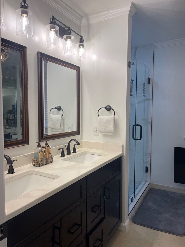 Building Photo - Cypress Point