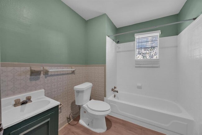 Building Photo - 1144 Northwestern Ave