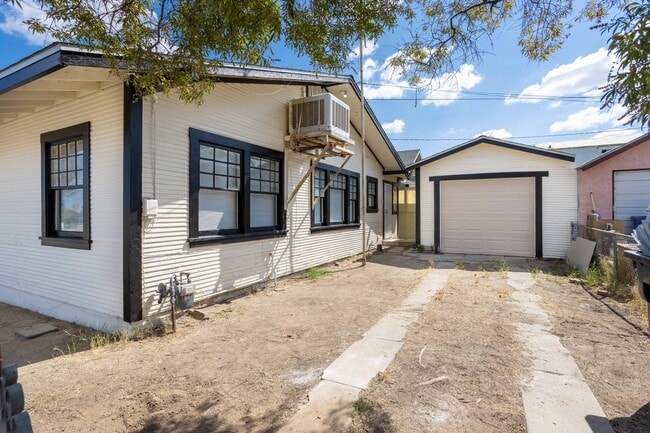 Building Photo - 331 San Emidio St