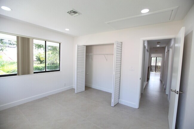 Building Photo - 1619 Cypress Pointe Dr