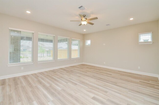 Building Photo - 13807 San Pasqual Pointe Dr