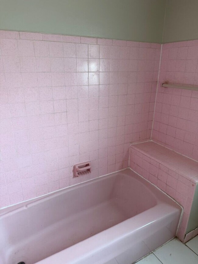 Building Photo - 7111 W Brentwood Ave