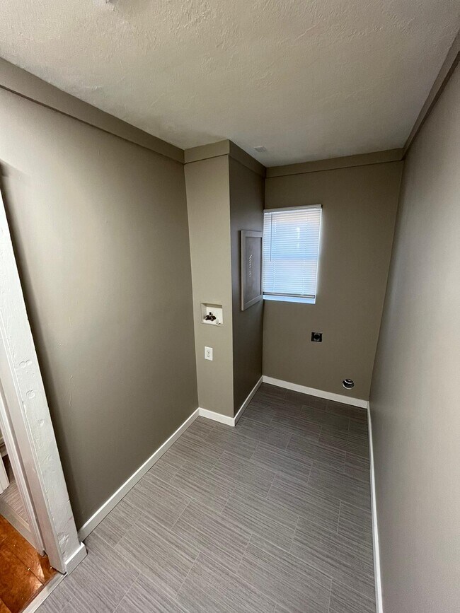 Building Photo - 1107 Hiatt St