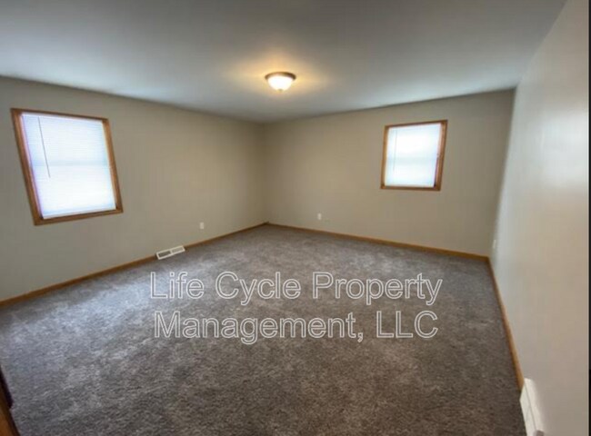 Building Photo - 4321 Dawes Ct SE