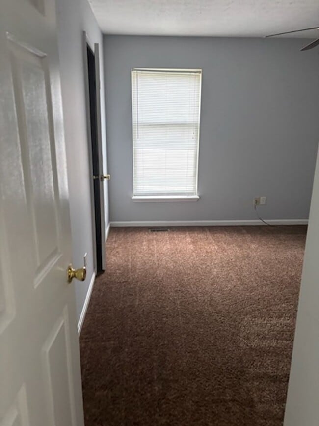 Building Photo - RH - 2512