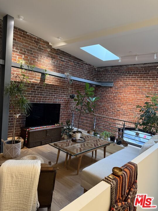 Building Photo - 940 E 2nd St